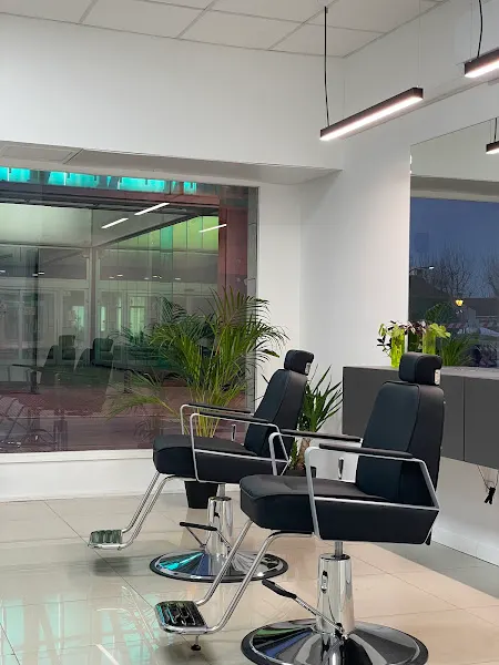 ELO HAIR STUDIO - Barbería en San Martin de la Vega - foto 2