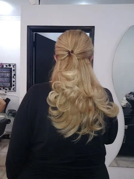 Peluqueria Y Estetica Nuevo Estilo - Peluquería en Guia de Isora - foto 2