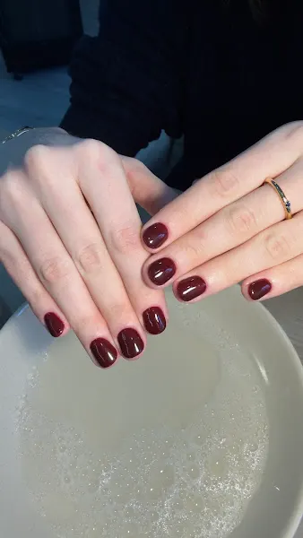 The nails club By Evelyn Rios