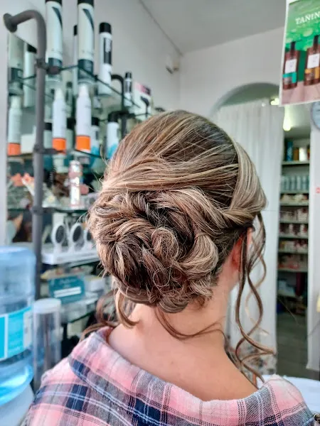 Peluquería y Salón de Belleza Dory S.L.