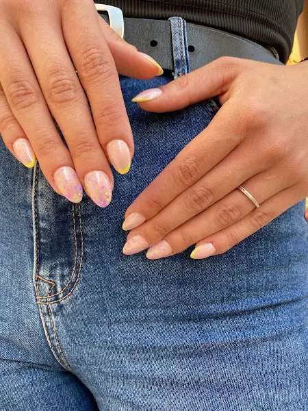 Cym Nails Benicassim , Salón uñas y belleza , manicura y pedicura premium en benicasim - Salón de manicura y pedicura en Castellón de la Plana - foto 2