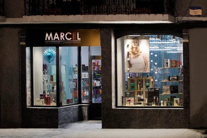 Comercial S. Marcel S.L. - Tienda de suministros para peluquería en Tolosa - foto 2