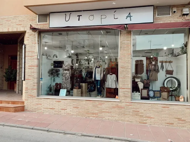 UTopiA tu estilo y el de tu hogar - Tienda de ropa en Archena - foto 2