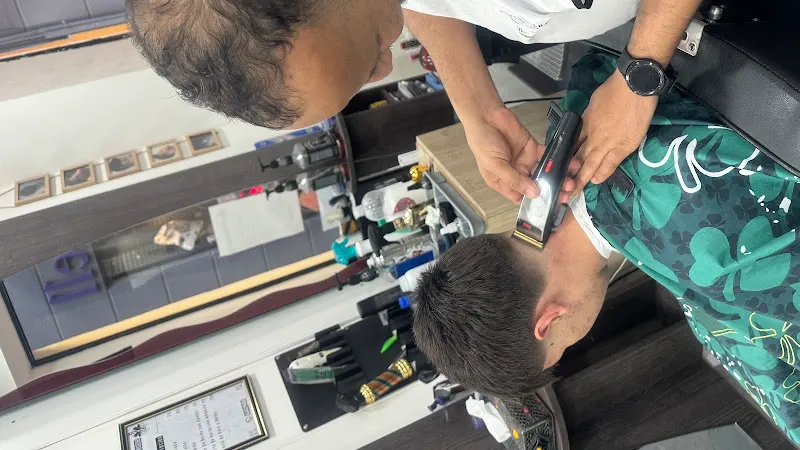 Barbershop Redouane - Barbería en Barbastro - foto 2