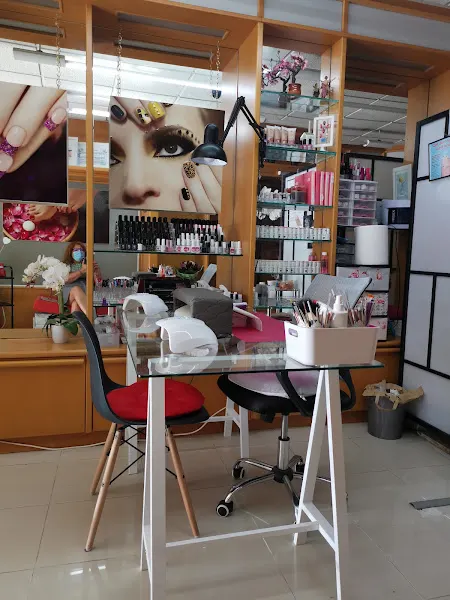 Salon de Uñas.. Marisa Ibáñez - Tui