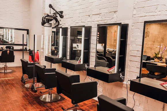 Girona Frame Hair Club