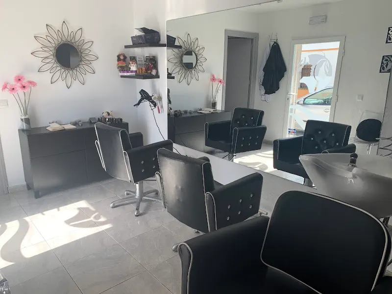 PELUQUERIA REFLEJOS ANA DOÑA - Peluquería en Manilva - foto 2