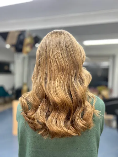 Elizabeth Lemos Peluquería & Barbería - Zafra
