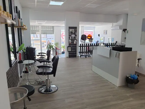 PELUQUERÍA-BARBERIA SIRKA - HAIR SHOP - Campello