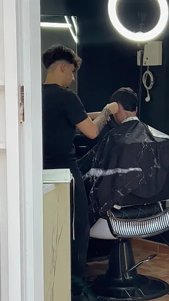 Barbería azami - Peluquería en Miguelturra - foto 2