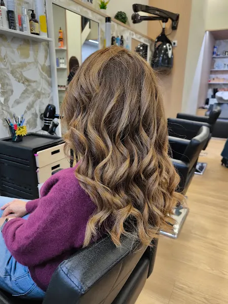 PELUQUERIA VALKIRIA