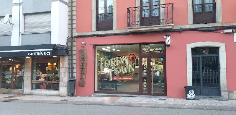 Lord's Town Barbería, Tattoo & Piercing - Villaviciosa
