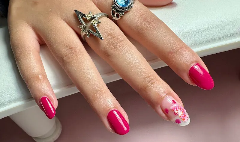 Nailstudio.aitana - Salón de manicura y pedicura en Villaviciosa - foto 2