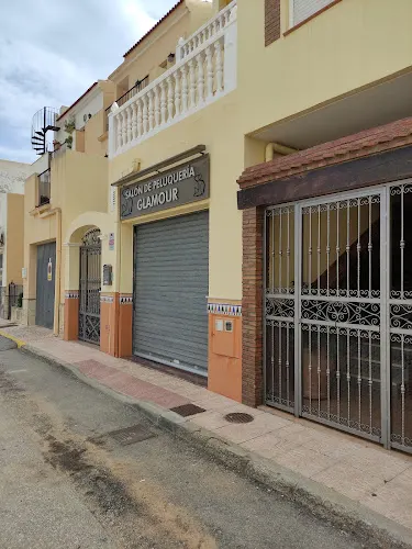 Salón De Peluquería Glamour - Peluquería en Vera
