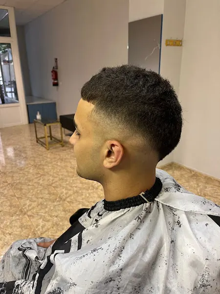 Musta barber shop - O Barco de Valdeorras