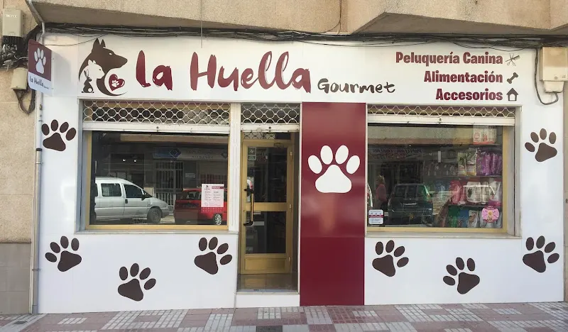LA HUELLA GOURMET - Tienda de productos para mascotas en Torredonjimeno - foto 2