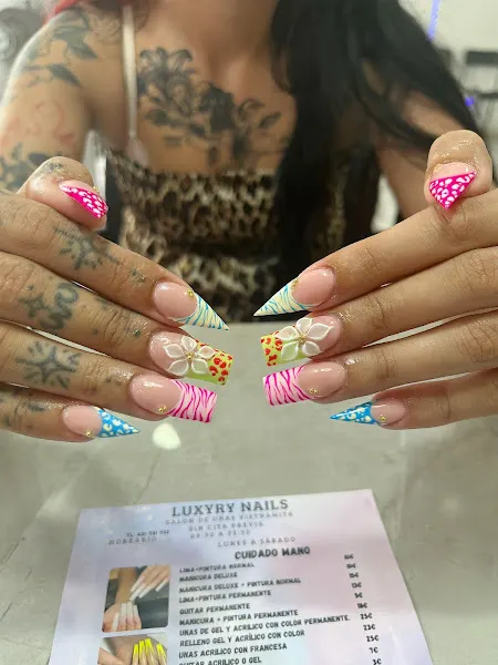 Luxury nails ( salon de uñas vietnamitas)