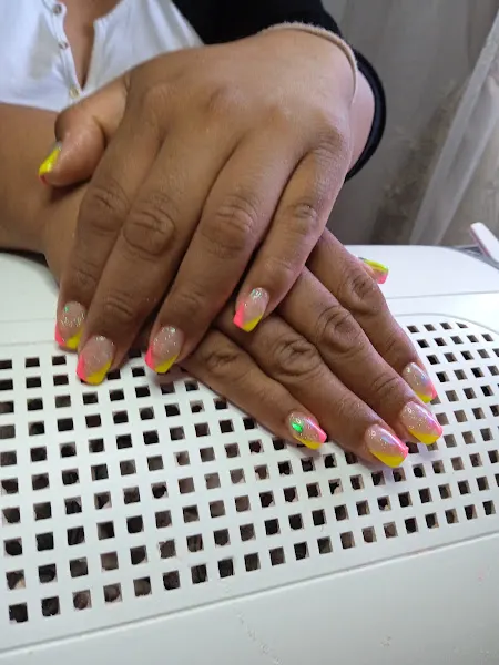 uñas Klaudia Salobreña