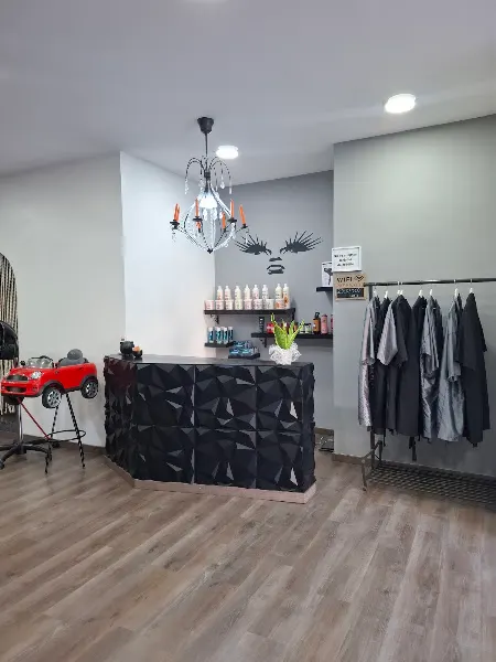 Moni'k Estilistes - Peluquería en Santa Coloma de Gramenet - foto 2