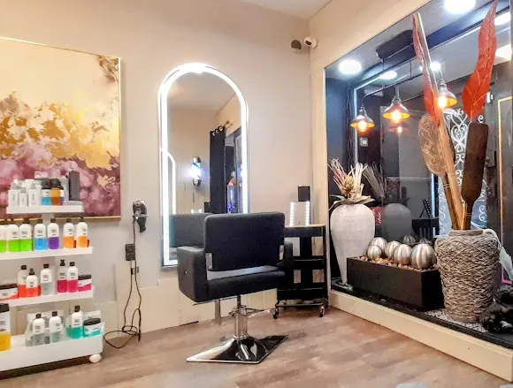 Saløn33 Expertos en Balayage L'Oréal / Corte a Navaja / Peluquería / Extensiones de Cabello 100% Remy Sangrá / Olaplex