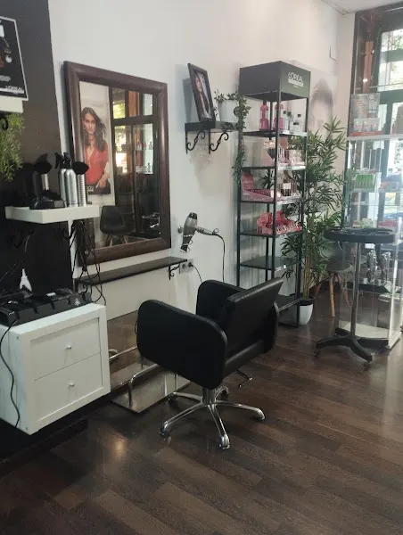 Peluquería Edrian, Estilista - Cáceres