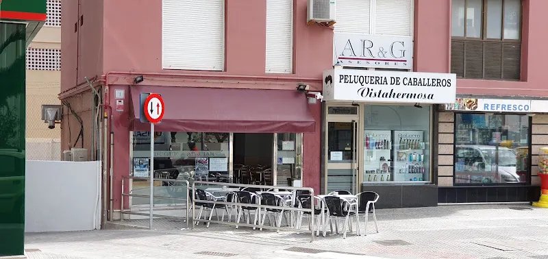 Peluquería Vistahermosa - Barbería en Cádiz - foto 2