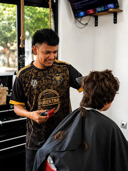 Peluqueria de caballeros BARBER TIME pasaia trintxerpe donostia san sebastian
