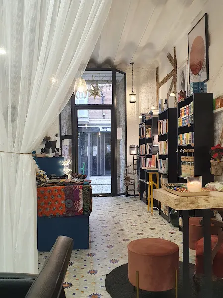 Mila Lemos Gónzalez. Librería y peluquería - Burgos