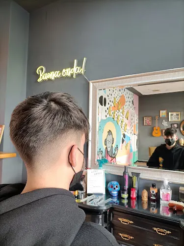 Peluqueria Mono Negro -