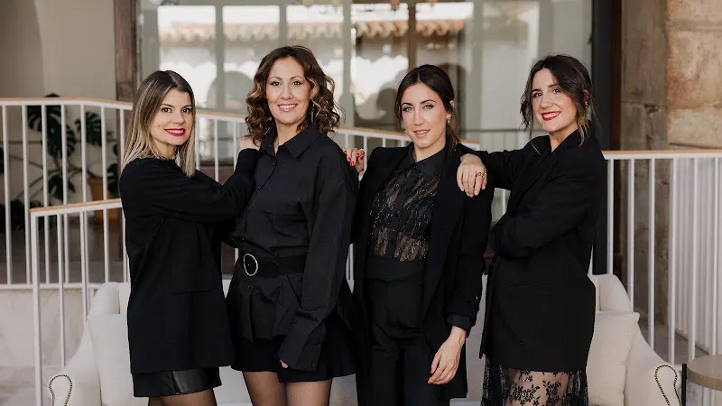 Pérez Serradilla Novias - Maquillador/a en Miajadas - foto 2