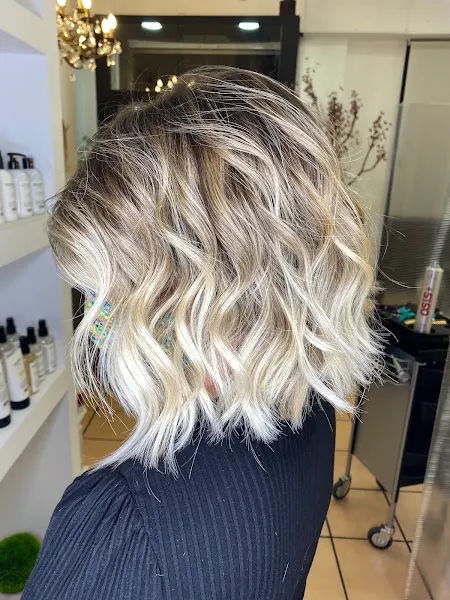 N°8 HAIR STUDIO