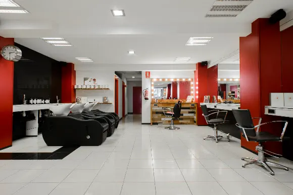 Mónica Otero stylist ( Peluquería y Estética Orgánica Cornella )