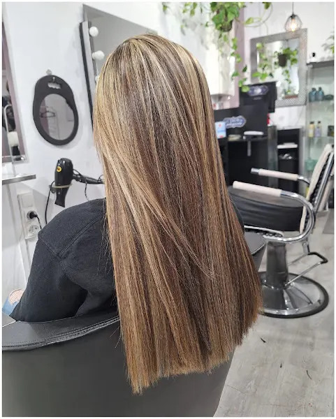 Claudia Peluqueria - Color y Mechas