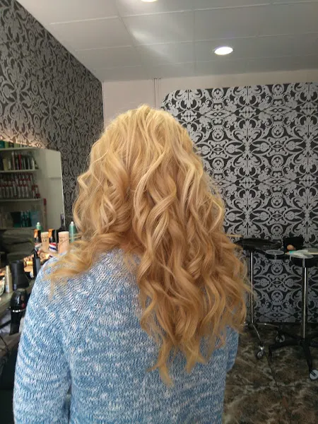 Antònia Aguilera Garcia - Peluquería en Igualada - foto 2